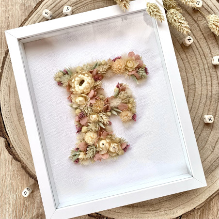 Lettre en fleurs séchées dans un cadre (personnalisée)