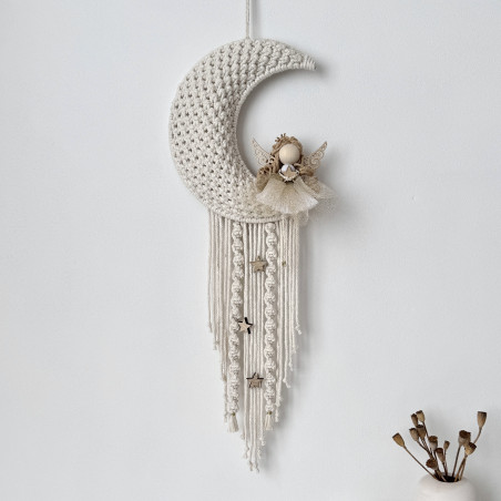 Lune en macramé avec la fée
