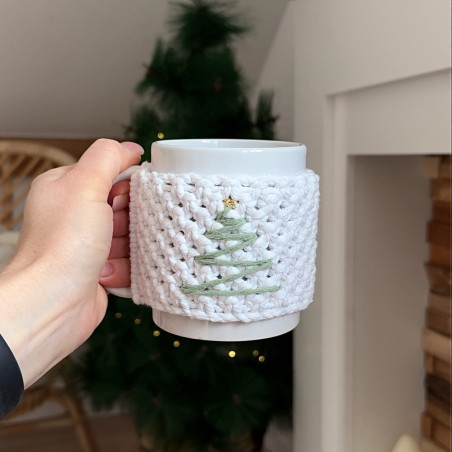 Mug avec pull en macramé "Sapin"
