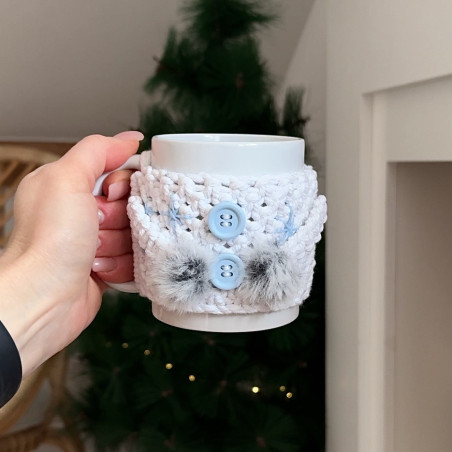 Mug avec pull en macramé "Bonhomme de neige"