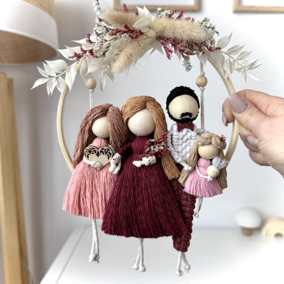 Famille (2-5 pers) de poupées en macrame dans une couronne (personnalisée)