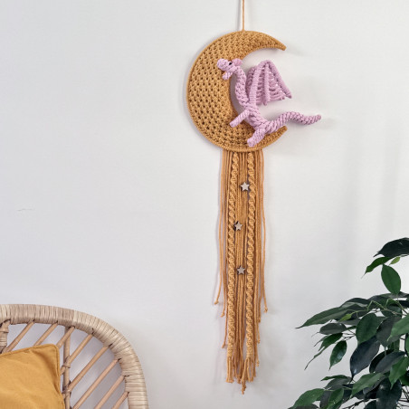 Lune en macramé avec le dragon
